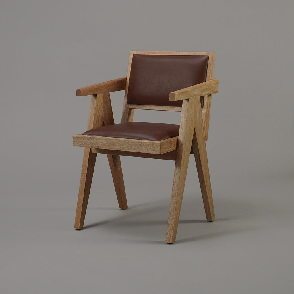 Silla con Brazos Kepi Cuero