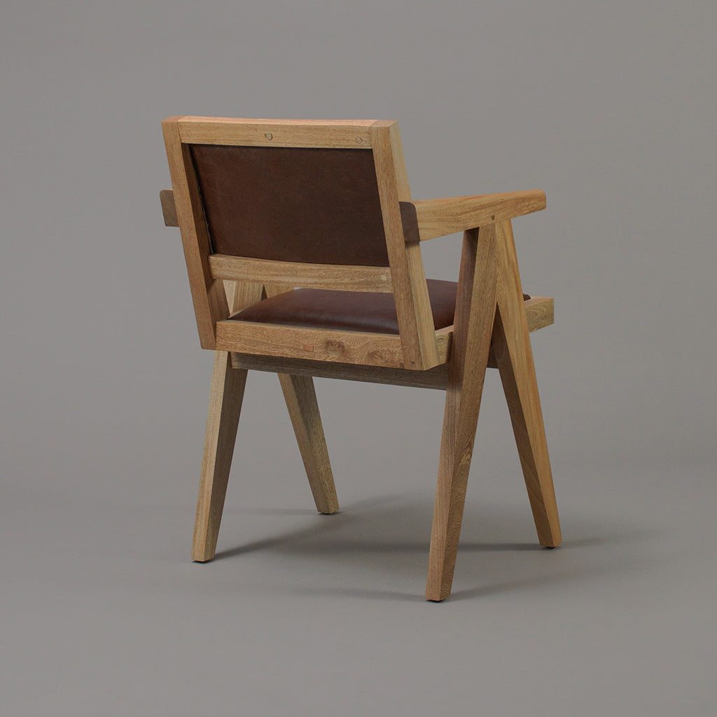 Silla con Brazos Kepi Cuero